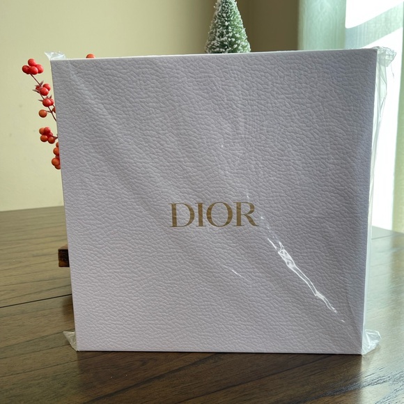 Dior Around The World 500 pieces puzzles NIB - Picture 3 of 3